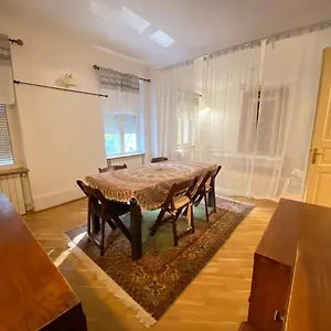 verificați disponibilitatea