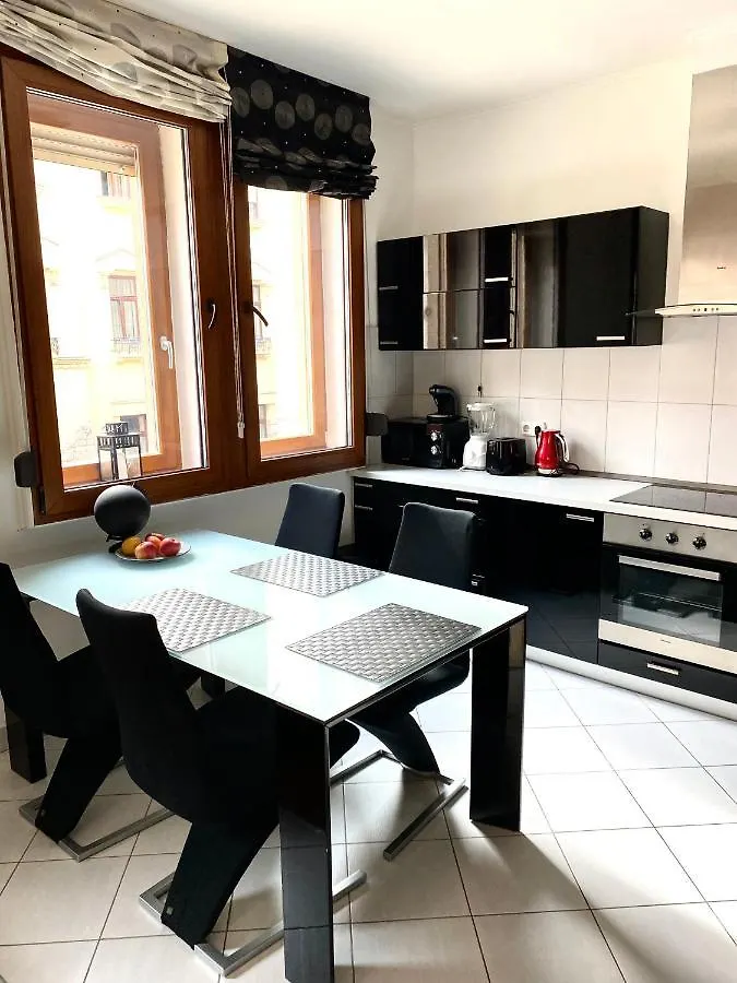 Budapest Heart By Gozsdu Apartment